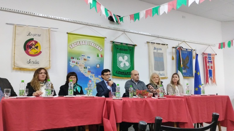 El cnsul de Italia pas por Olavarra y respondi preguntas
